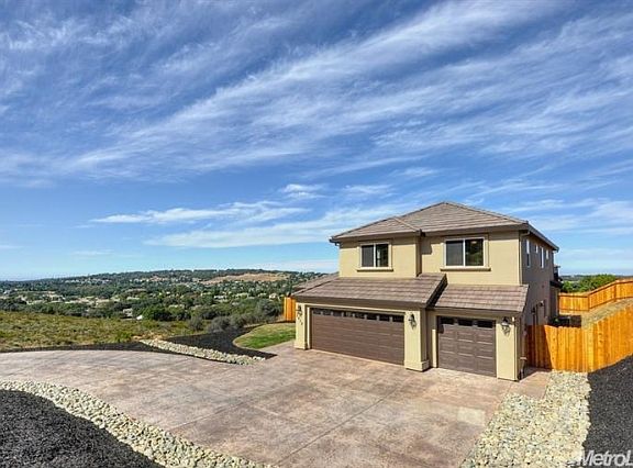 2nd image of 404 Oeste Ct