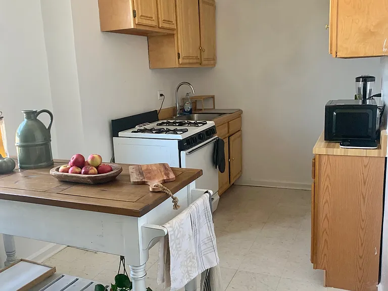 4011 Kings Hwy #4R — Photo 3