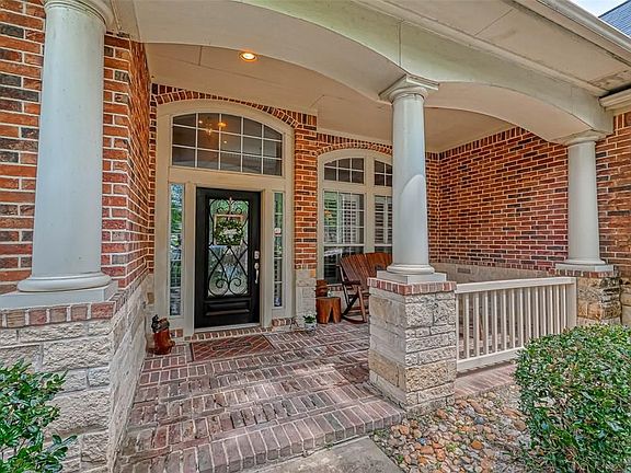 2nd image of 11 Millay Ct