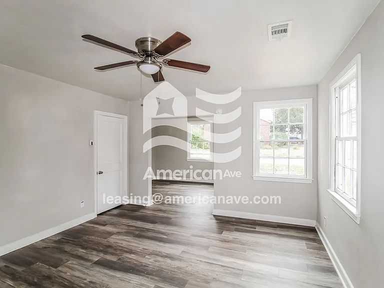 1434062_002_wm_-_living_room_13601339.jpg