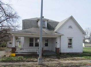 560 W Arrow St, Marshall, MO 65340