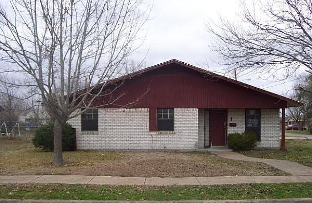 1st image of 300 Pecan St