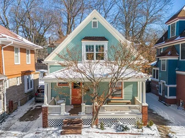 3323 Charlotte St, Kansas City, MO 64109