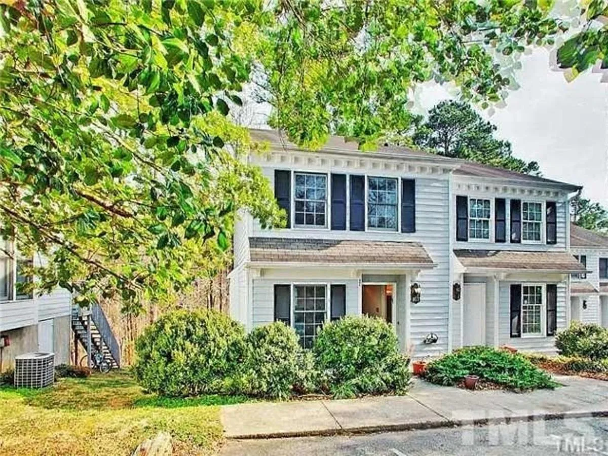 2 bed, 2.5 bath, 1081 sqft, $1,600 — Photo 1