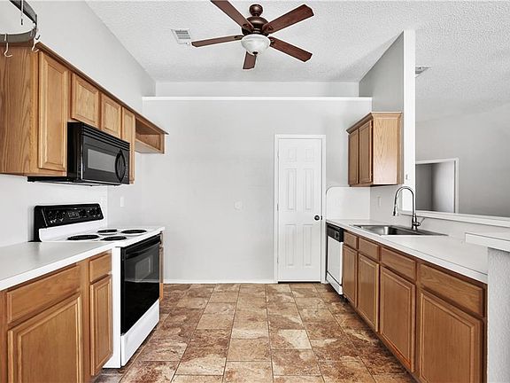 2nd image of 204 Larkspur Dr