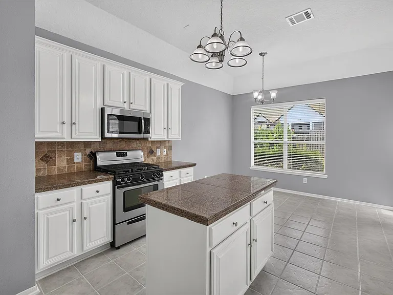 26 Millport Dr — Photo 8