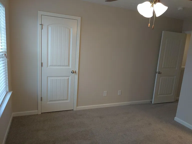 End Unit on the left!