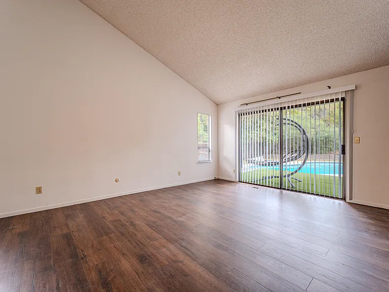 327 Clarkin Ct — Photo 28
