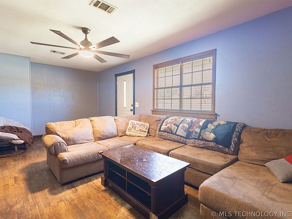 4th image of 360 N 1st St
