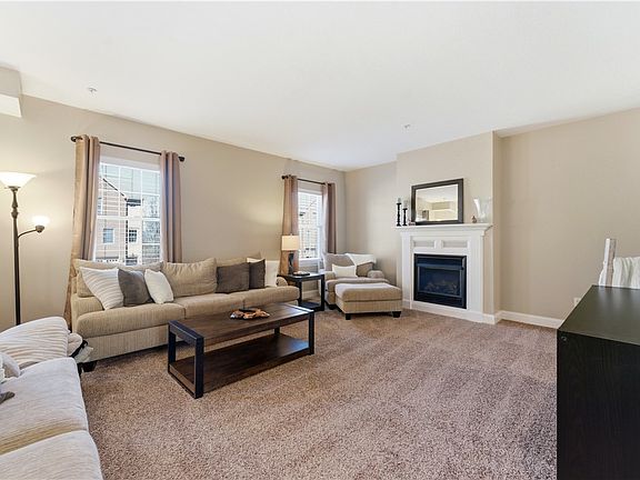 4th image of 583 Chesnic Dr N