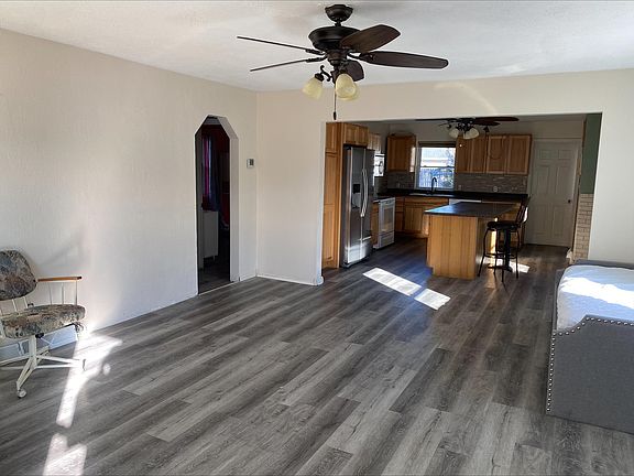 3rd image of 815 S Bryan