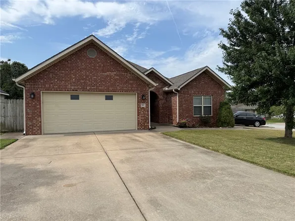 804 Gail Dr, Siloam Springs, AR 72761