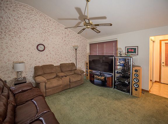 5th image of 829 Greenfield Ave