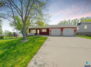 403 W 3rd St, Dell Rapids, SD 57022