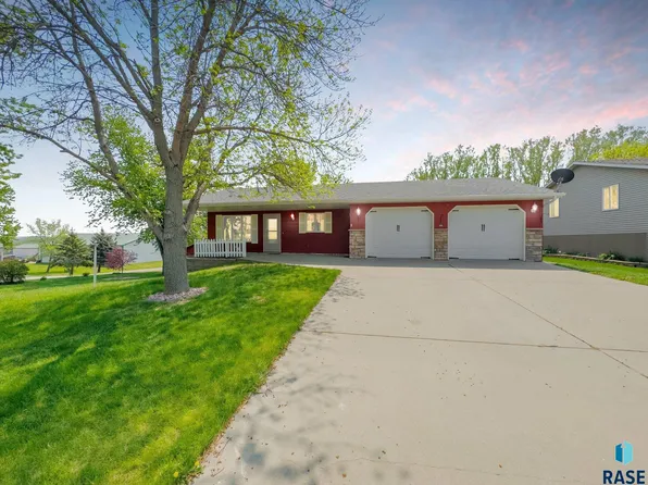 403 W 3rd St, Dell Rapids, SD 57022