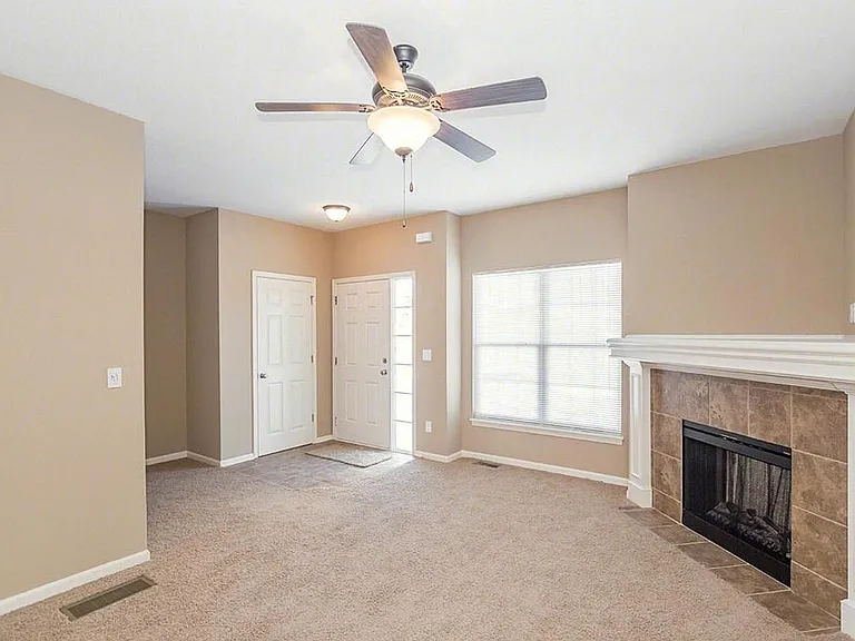 Parkway Oaks Townhomes and Duplexes — Photo 16