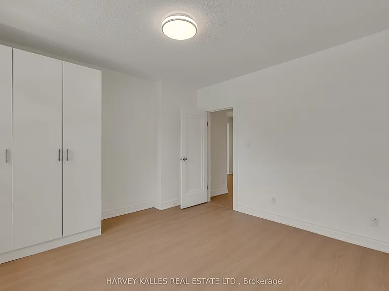 106 Florence Ave — Photo 12