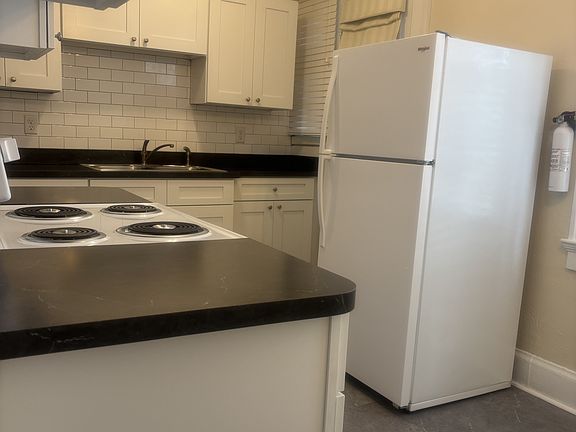 4th image of 116 W Walnut St APT 2