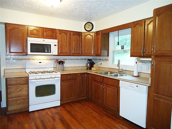 3rd image of 214 High St #0