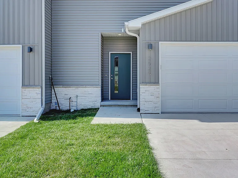 2521 W B St — Photo 44