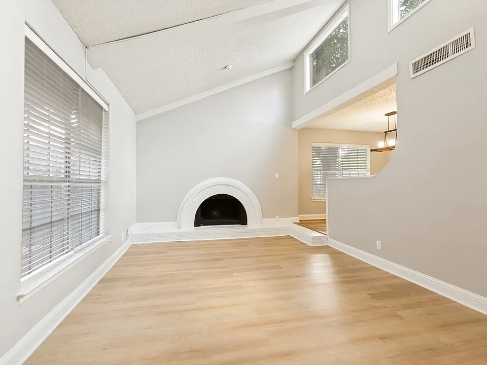 14372 Haymeadow Cir