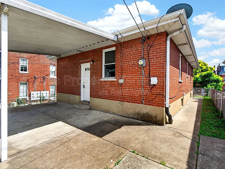 905 Russell Blvd — Photo 12
