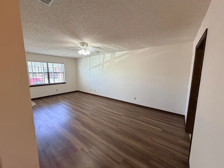 1755 Poplar St #B — Photo 11