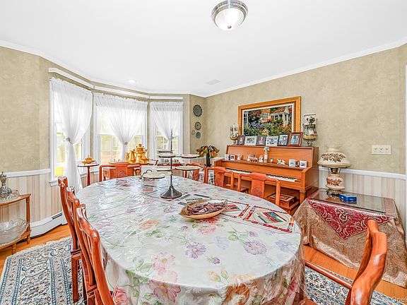 2nd image of 2683 Peconic Avenue