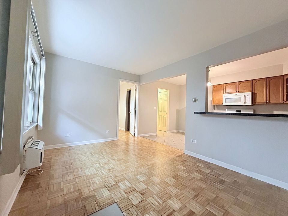 1st image of 4159 W Oakdale Ave APT 1C