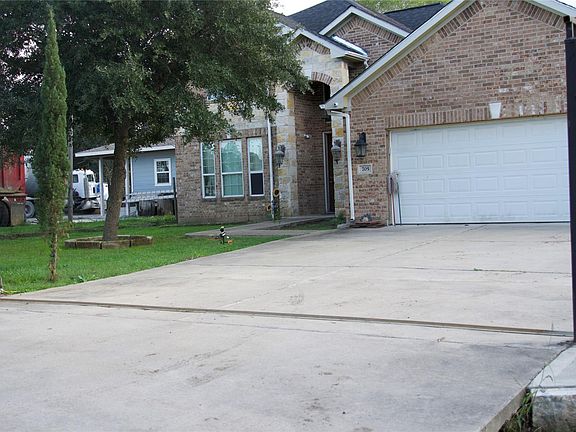 3rd image of 705 W Jasmine St