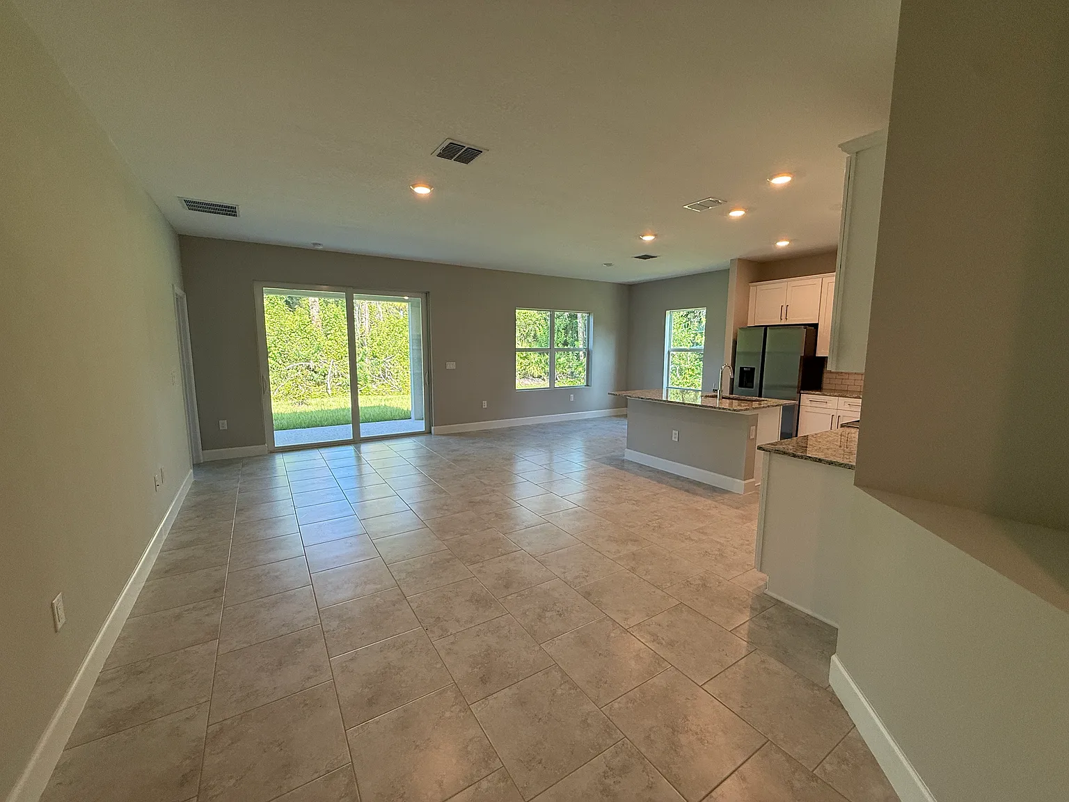 3 bed, 1615 sqft, $2,100 — Photo 4