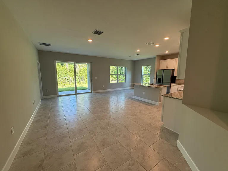232 Bell Blvd S — Photo 4