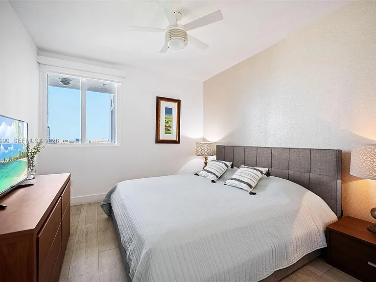 600 NE 27th St #1402 — Photo 19
