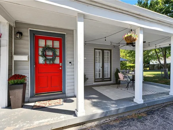 8303 Ward Pkwy, Kansas City, MO 64114