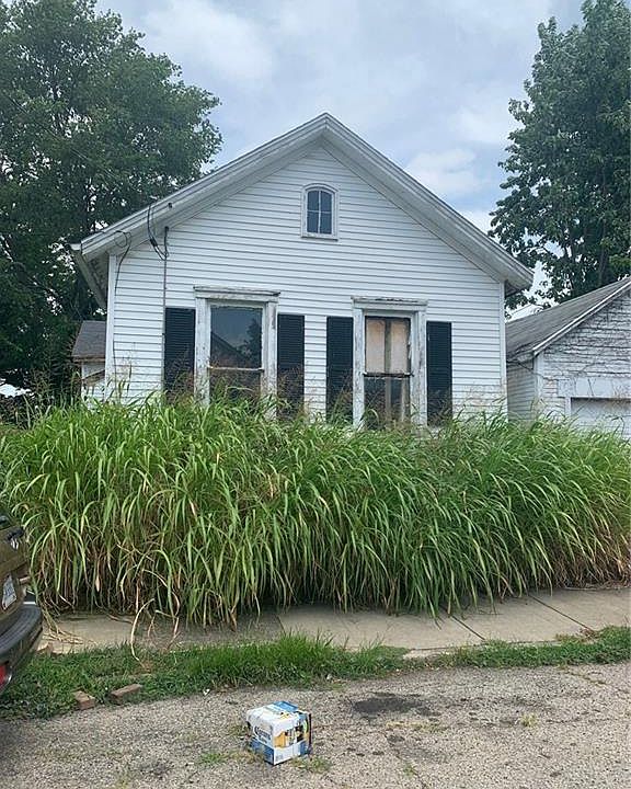 1st image of 427 Clover St