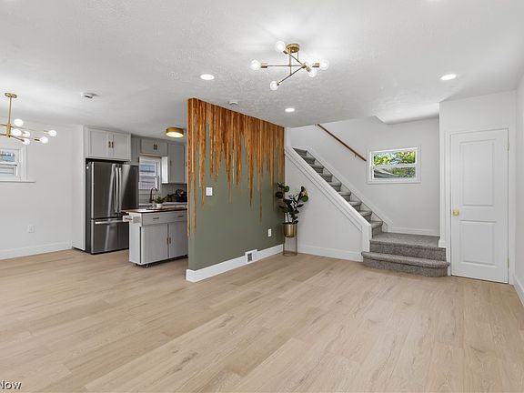 4th image of 18815 Arrowhead Ave