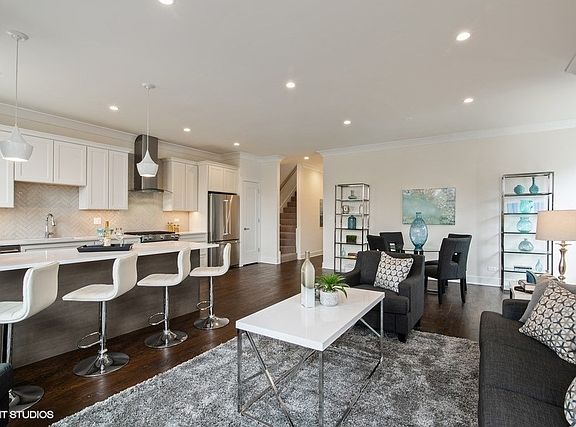 5th image of 1226 W Winnemac Ave #3S
