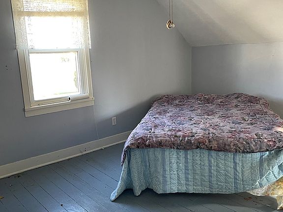 2nd image of 121 Iron St