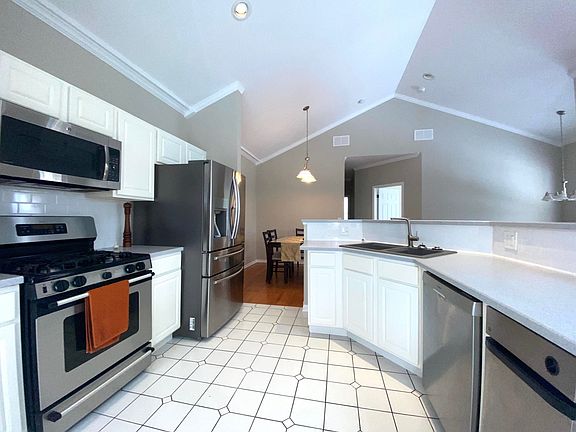 3rd image of 1540 Sauganash Ct