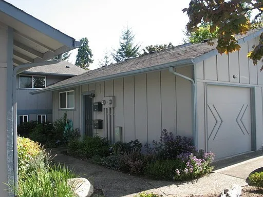 928 Blue Heron Ave NE — Photo 4