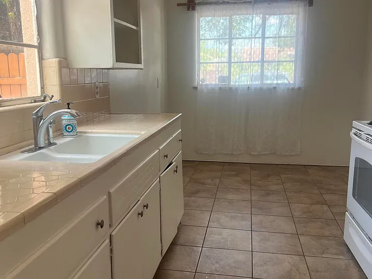307 Madison St NE — Photo 10