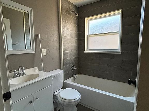 4th image of 411 Ryburn Ave APT 1