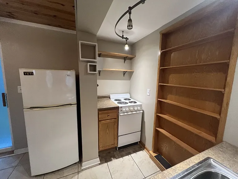 924 Franklin St — Photo 8