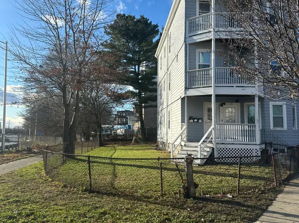 15-17 Gladstone St Unit 2, Everett, MA 02149