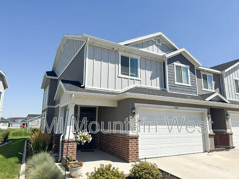 3 bed, 2.5 bath, 1625 sqft, $2,350 — Photo 2