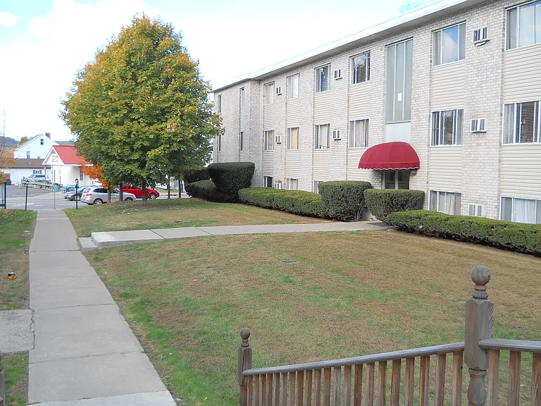 501 W Main St — Photo 1