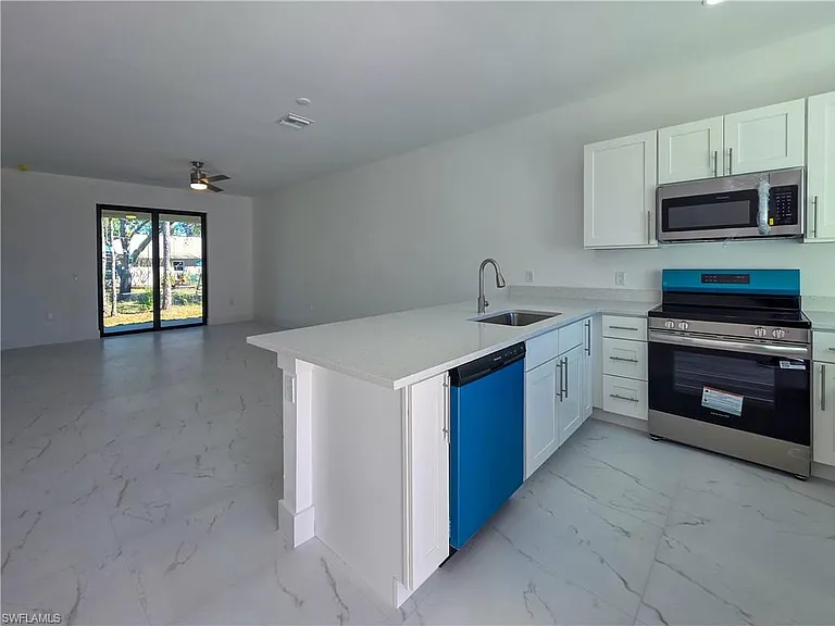 4812 30th St SW — Photo 2