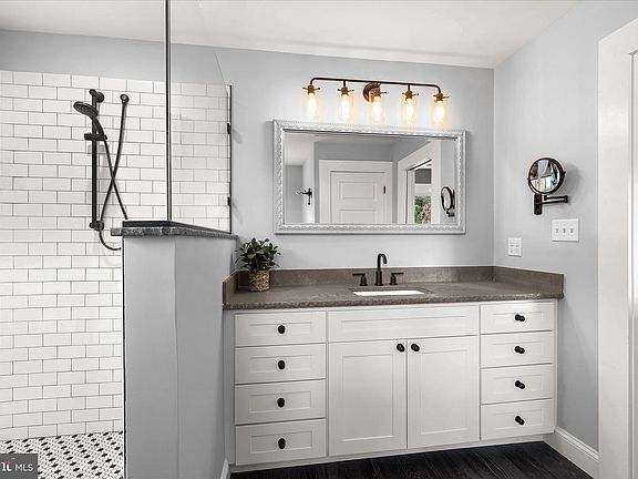 5th image of 16645 Frederick Rd