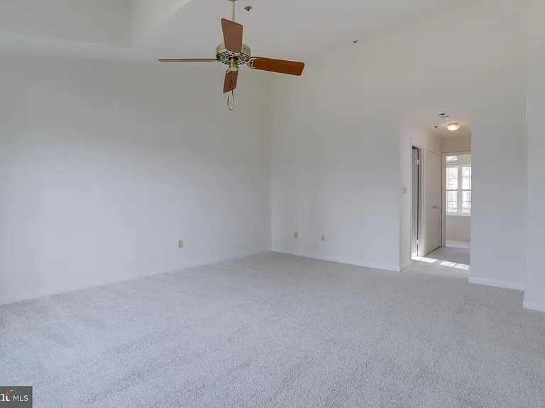 3050 S Glebe Rd — Photo 30