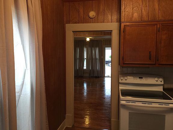 3rd image of 305 E Shawnee St